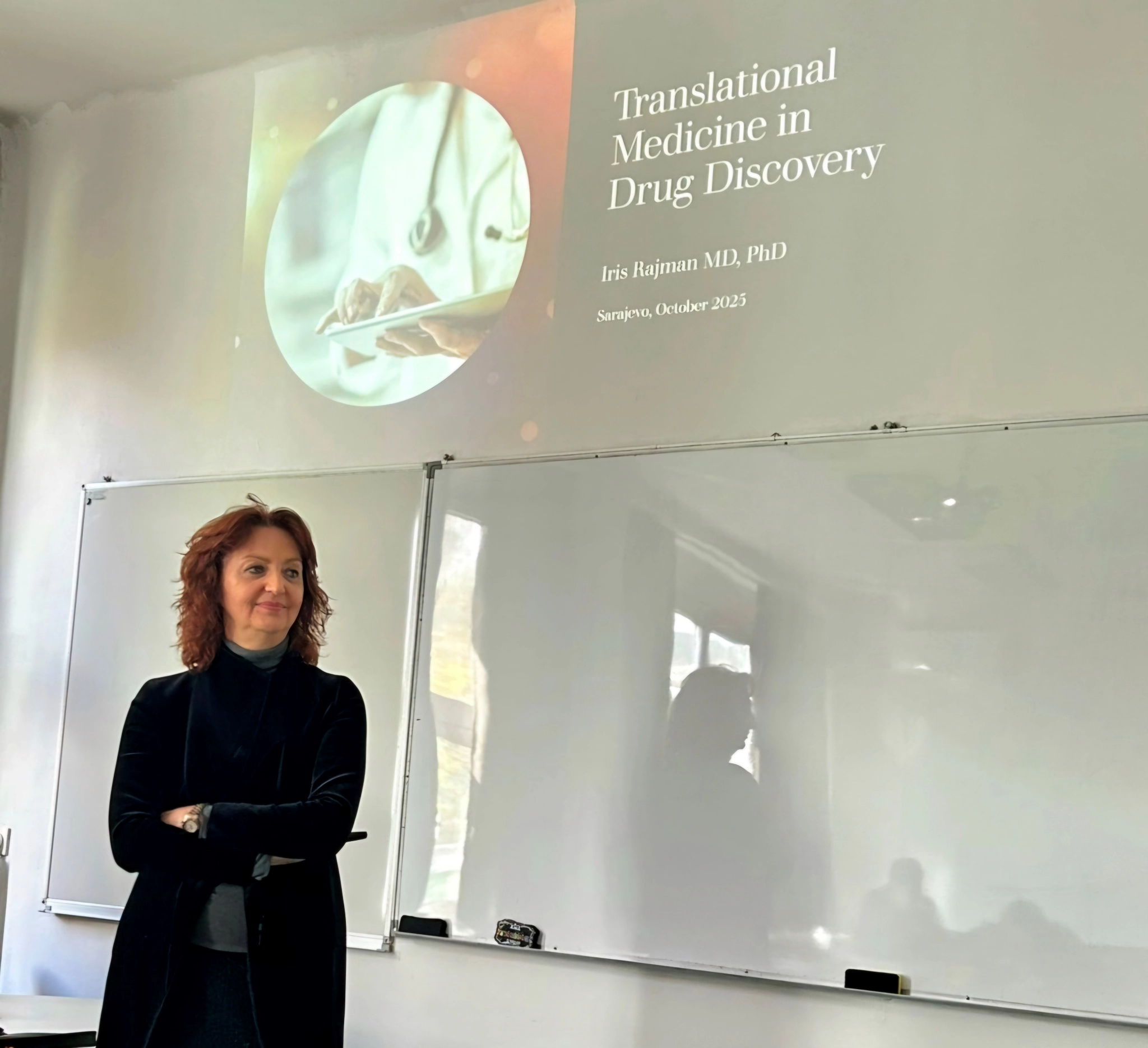 Voditeljica farmakokinetičkih znanosti i izvršna podpredsjednica švicarskog Novartisa dr. Iris Rajman na prenosu znanja na Medicinskom fakultetu u Sarajevu